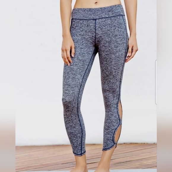 Free People FP Movement Infinity Cut Out Leggings in Navy Blue and White Sz XS - Picture 2 of 13